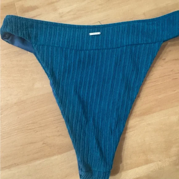 NWOT Berlook Blue Textured High Cut Bikini Bottoms Size Large - Picture 2 of 5